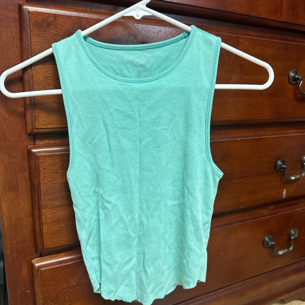 American Eagle Outfitters Green Sleeveless Muscle Tee